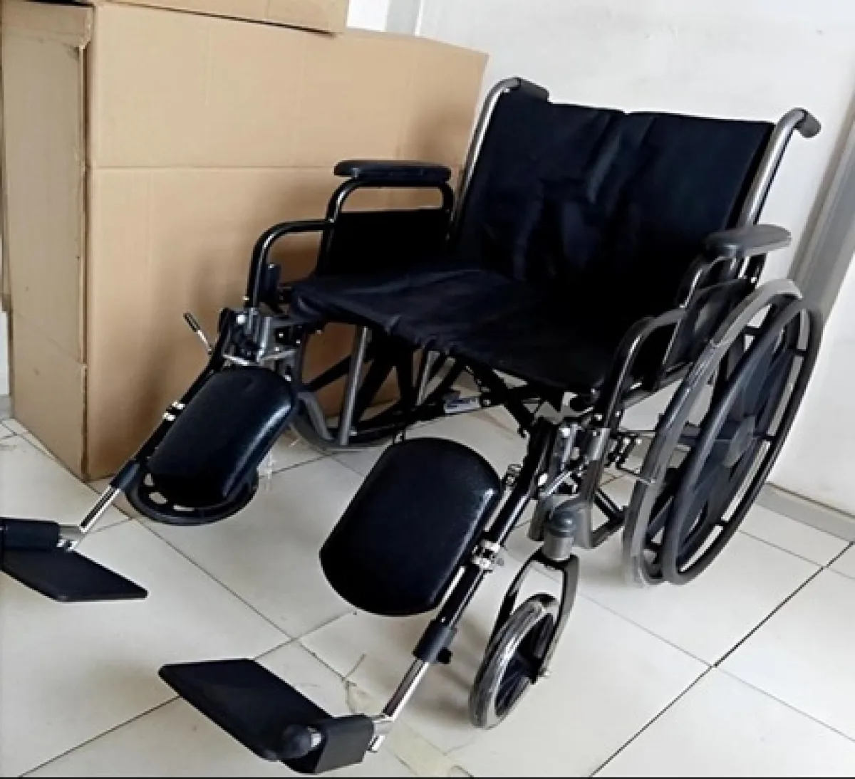 Reclining Wheelchair with Elevating Leg Rests
