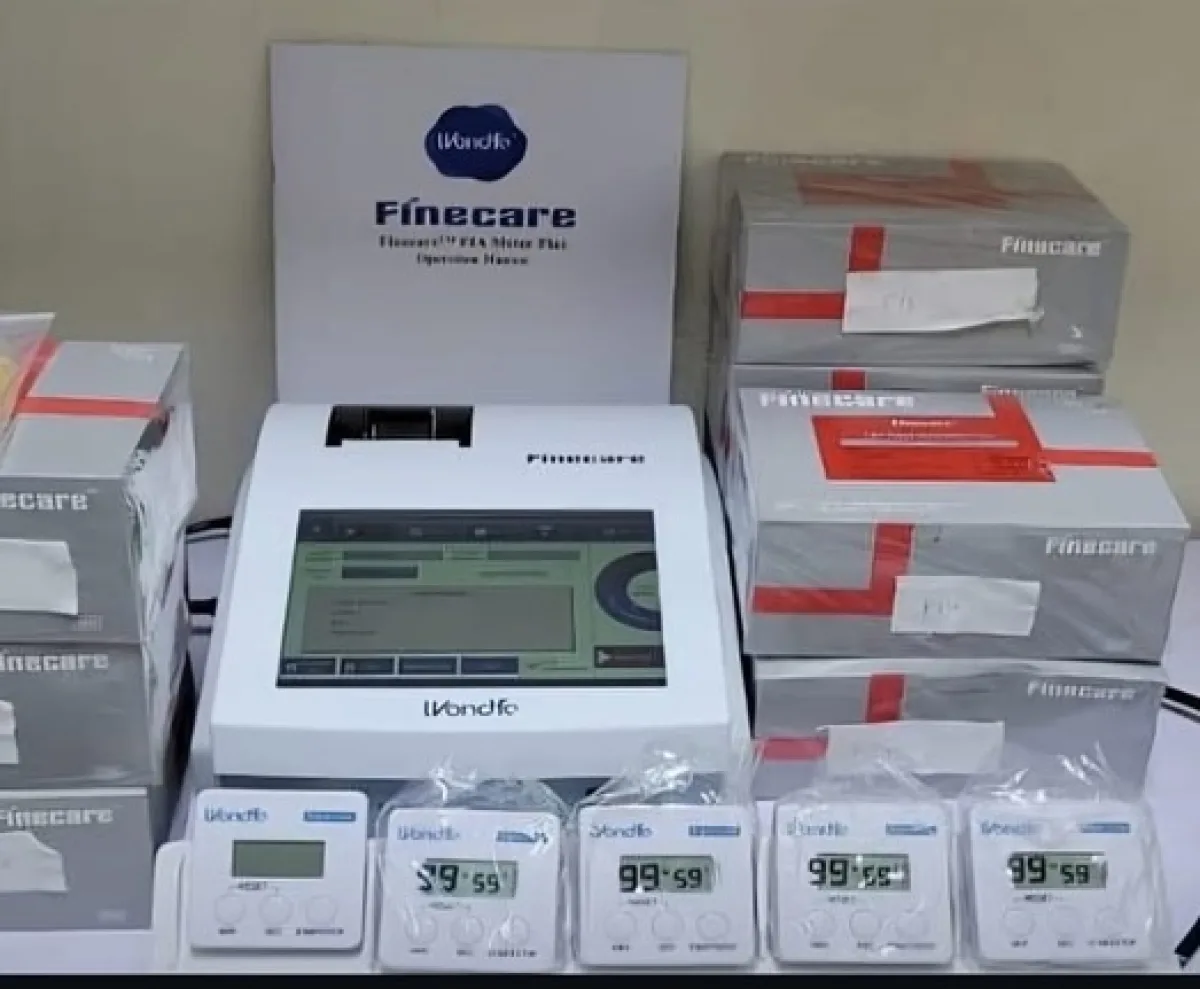 Finecare FIA Meter Plus (Fluorescence Immunoassay Analyzer)